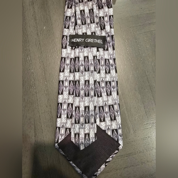 Vtg Henry Grethel Classic Mens Necktie 100% Italian Silk Black Silver 55”By 4” - Picture 2 of 3